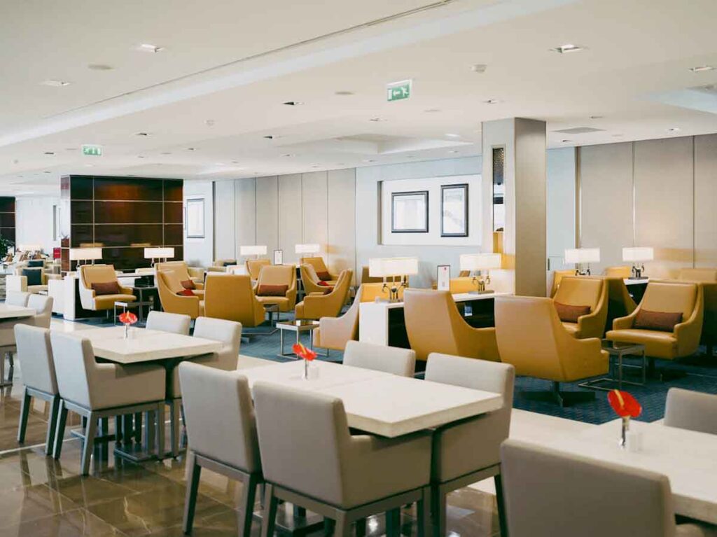 Emirates eleva la experiencia de viaje en París con uevo Salón Premium