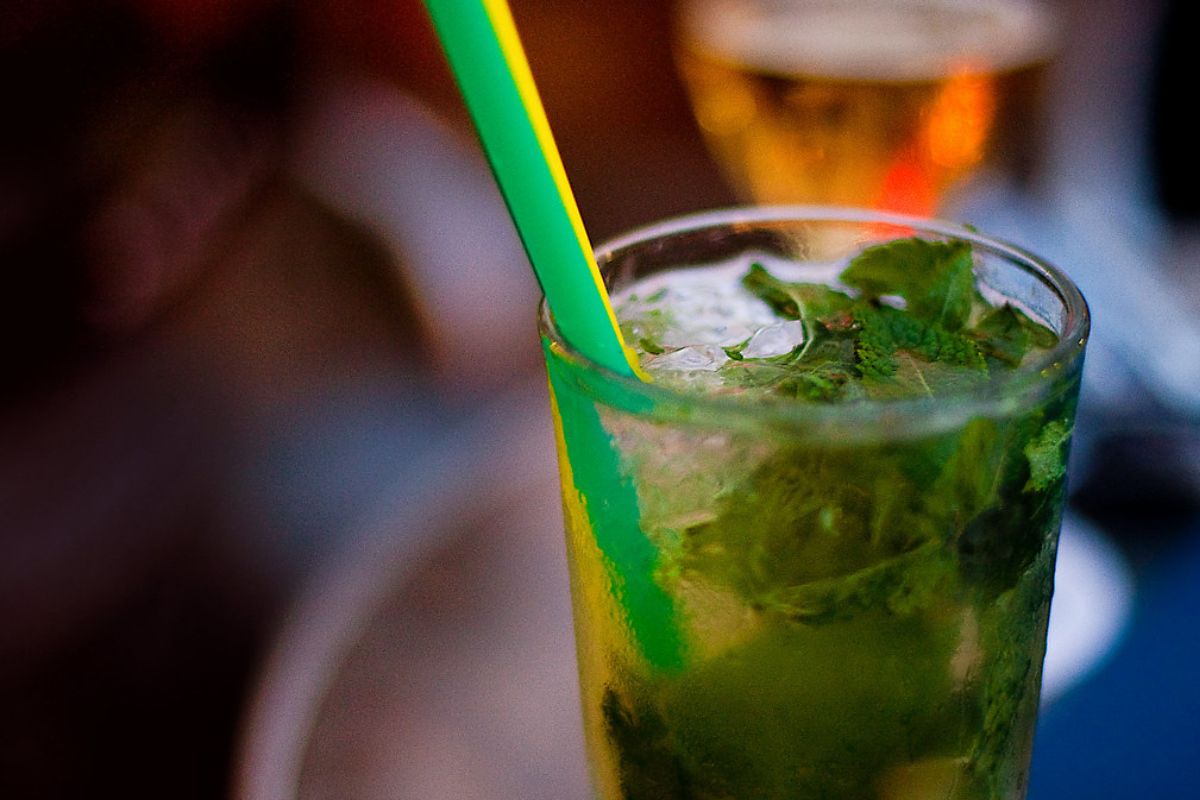 Mojito clásico con menta. Foto de PxHere.