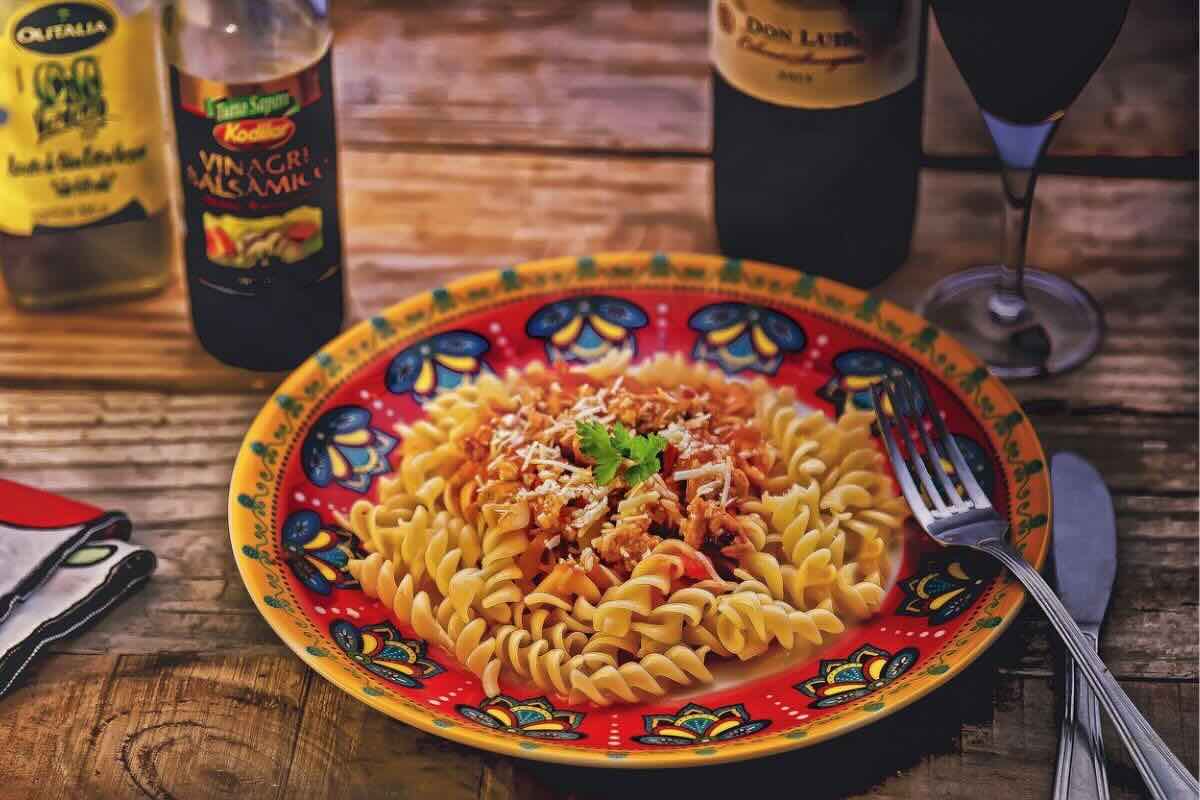 Pasta fresca con salsa de tomate. Foto de Pexels.