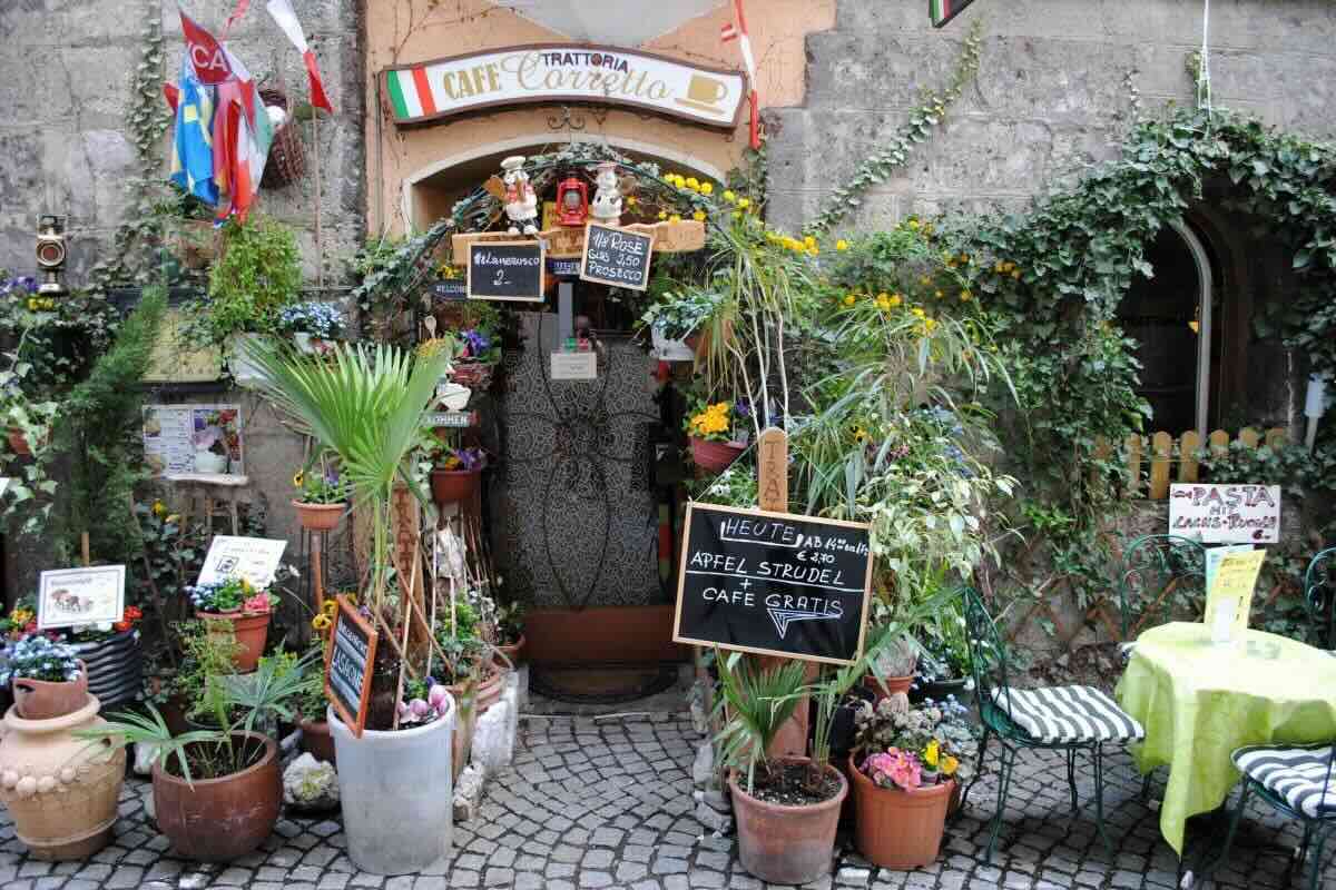 Entrada de trattoria italiana tradicional. Foto de Flickr.