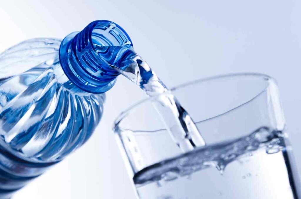 Tips para que beber más agua natural sea un hábito sostenible 1