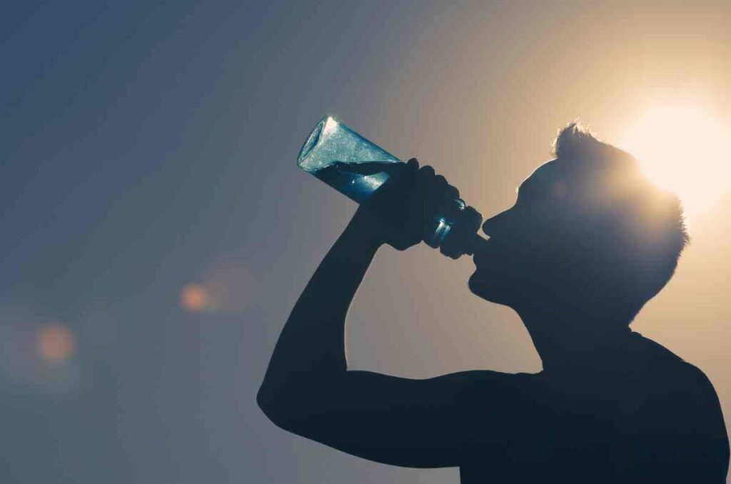 Tips para que beber más agua natural sea un hábito sostenible 2