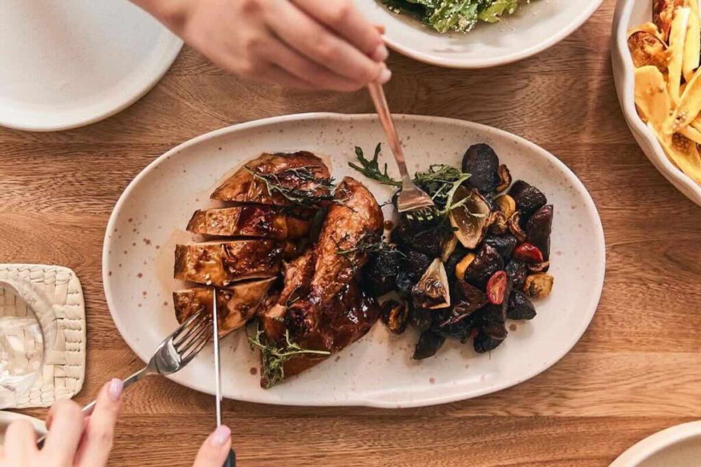 Aúna celebra la diversidad de ingredientes por temporada en su cocina.