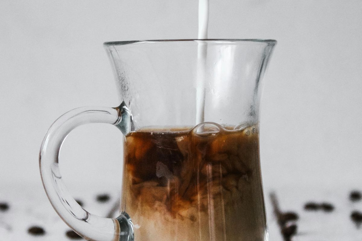 Café cremoso con bebida vegetal. Foto de Pexels.