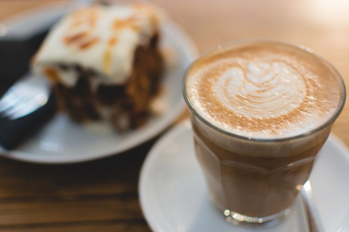 Café con espuma de leche. Foto de Pexels.