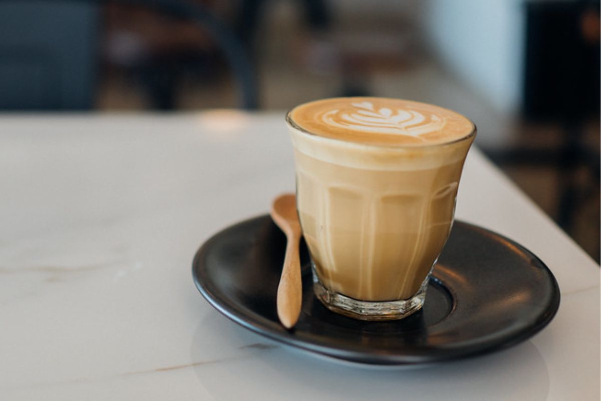 Café con espuma de leche. Foto de Pexels.