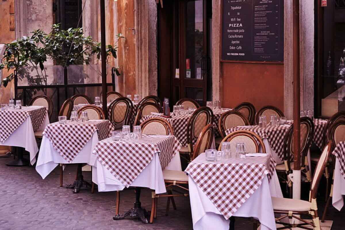 Restaurante en el centro de la ciudad. Foto de Wikimedia Commons.