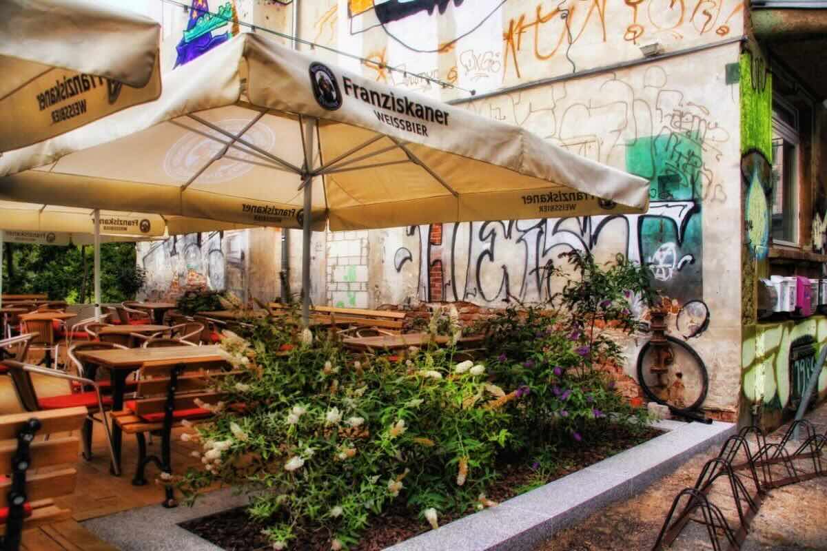 Zona de comedor al aire libre. Foto de PxHere.