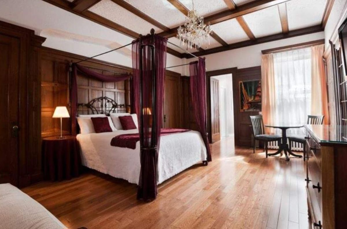 Habitación del hotel Château L'Argoal, foto tomada de sus redes sociales