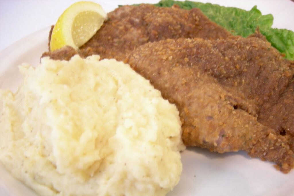 Las pacholas son milanesas formadas con carne molida.