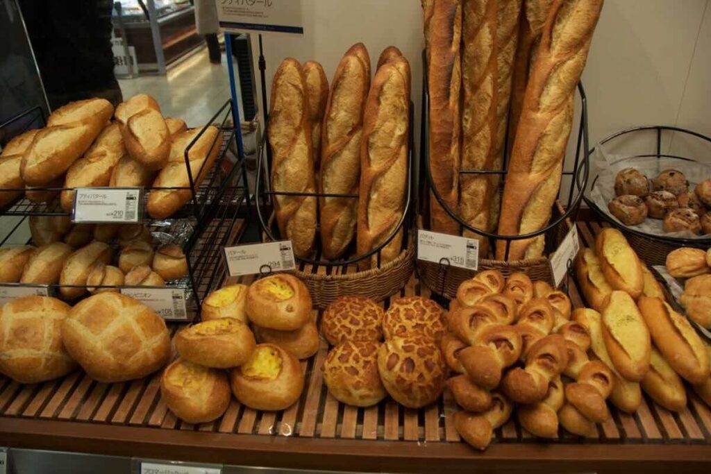 Los panes franceses pueden acompañar platillos dulces o salados.