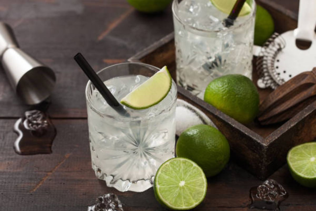 Coctel cítrico con ron blanco. Foto de iStock.