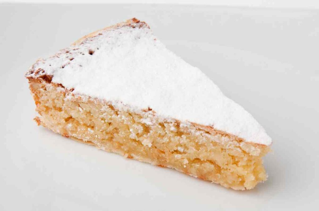 Historia y origen de la torta ortigara, el postre italiano de almendra