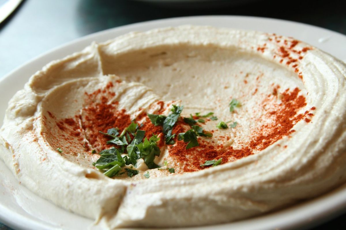 5 versiones de hummus que puedes preparar sin garbanzos