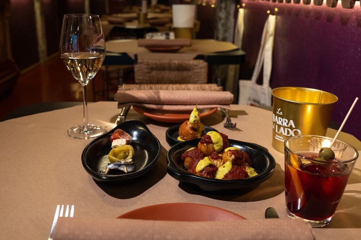 1. La barra de al lado