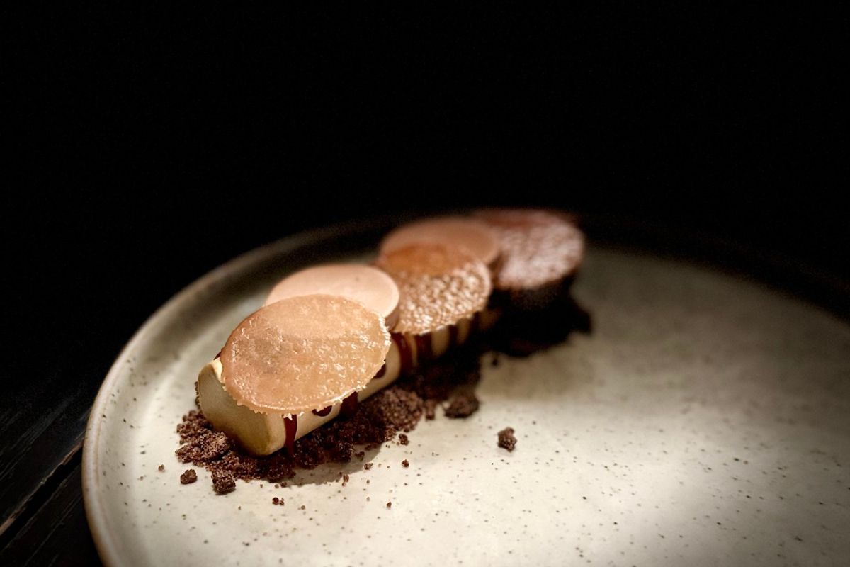 Postre con chocolate. Foto por Melanie Beard.