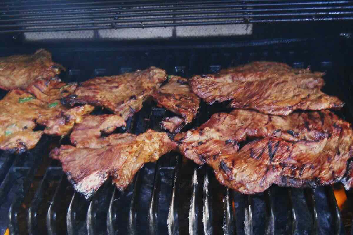 Cortes de carne asada. Foto de Flickr.