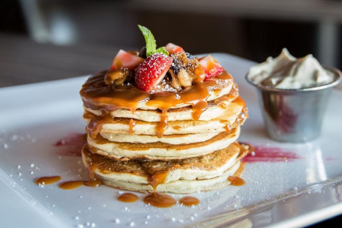 Pancakes con dulce de leche y frutos rojos. Foto de Flickr.