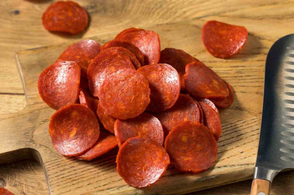 Historia y origen del pepperoni: emblema de la gastronomía italoamericana