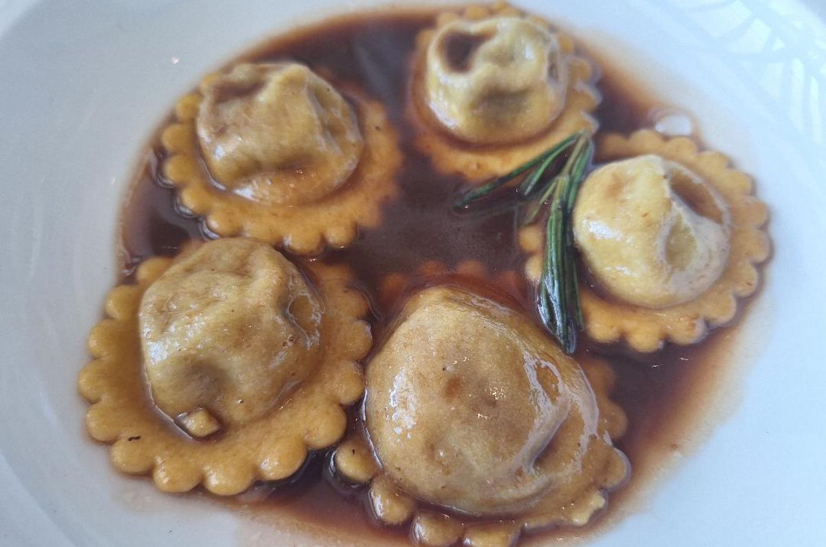 Raviolis de venado con salsa de romero, foto de Miriam Carmo