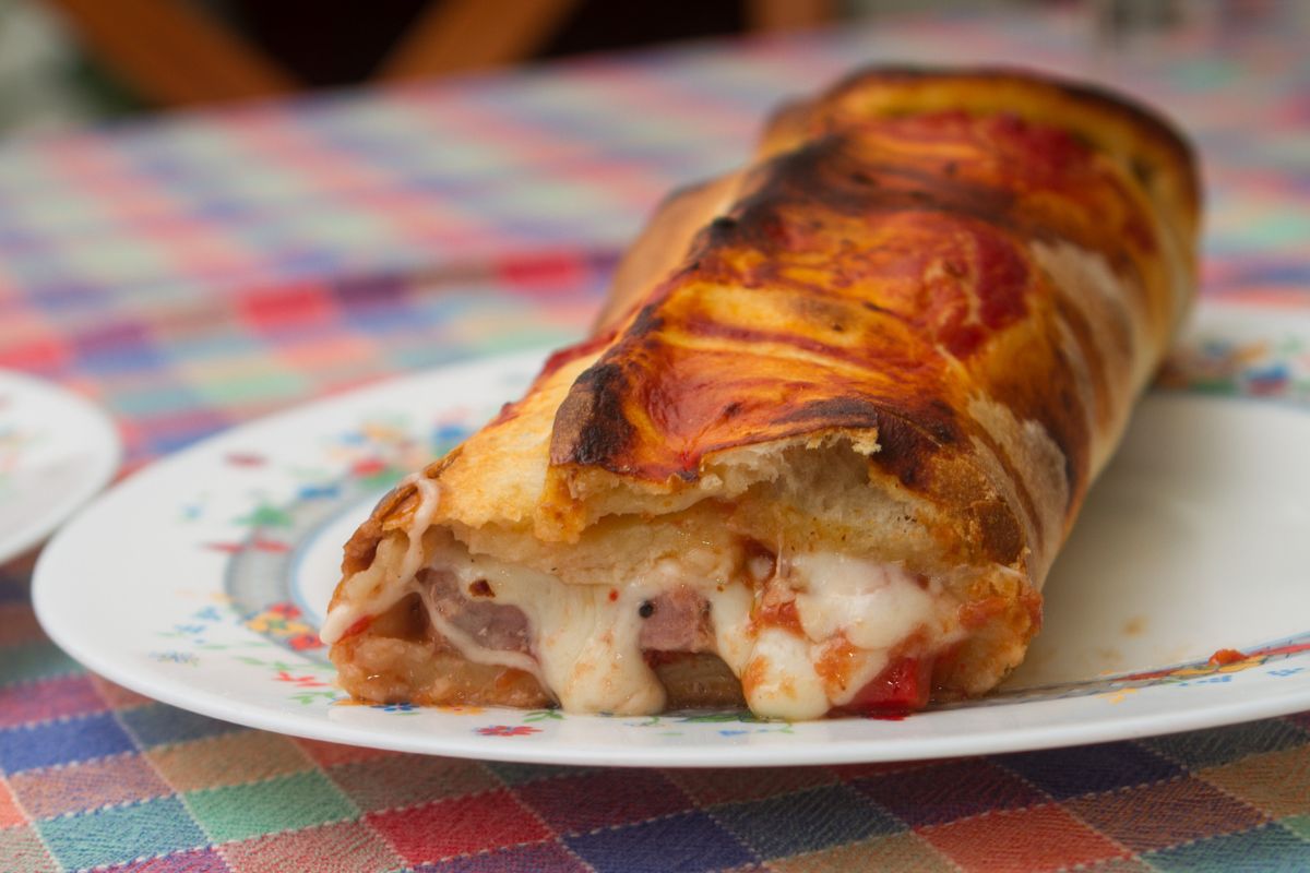 Stromboli, la pizza enrollada que no nació en Italia