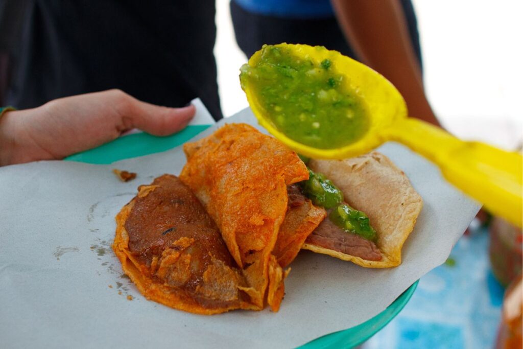 Tlaxcala presume los tacos de canasta como un platillo local.