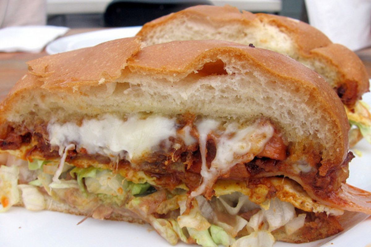 Torta caliente con queso fundido. Foto de Flickr. 