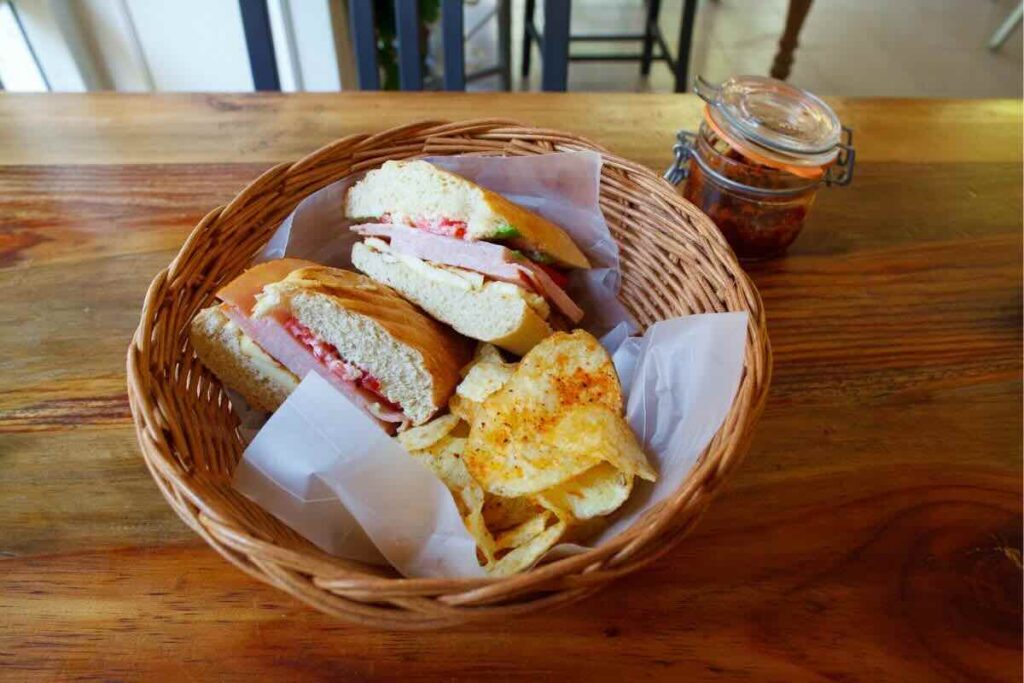 La torta hawaiana es una de las versiones más sencillas de este platillo.