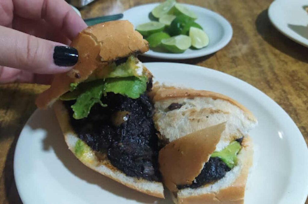 Tortas chilangas: la de pulpo en su tinta