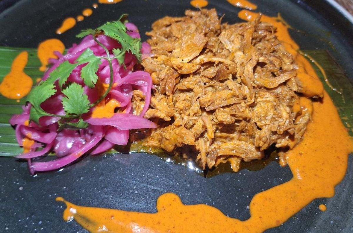 Cochinita pibil en Baalmán, foto de Miriam Carmo