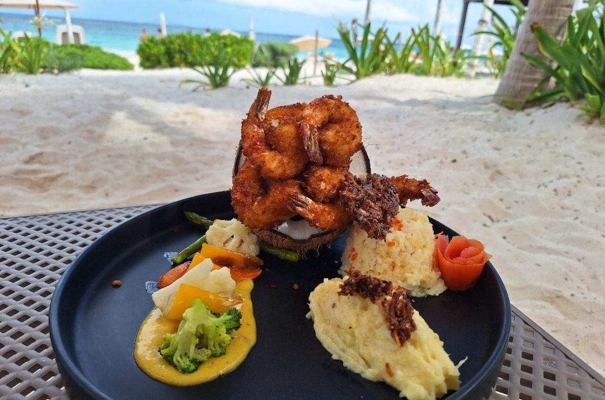 Camarones al coco en Xalmar Beach Club, foto de Miriam Carmo