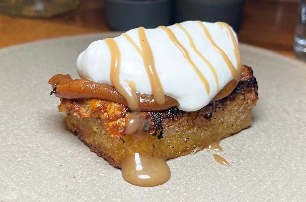 El postre, bajo la forma de un pan francés. Foto de Christian Martínez.