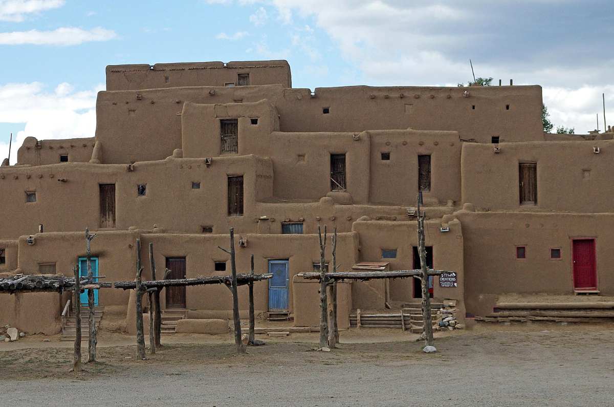 Taos, un pueblo a través del tiempo y la arquitectura de adobe