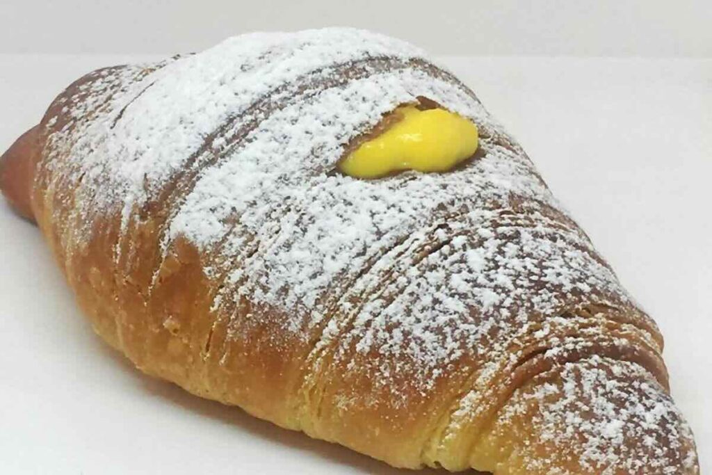 El cornetto es un pan dulce italiano que puede o no rellenarse.