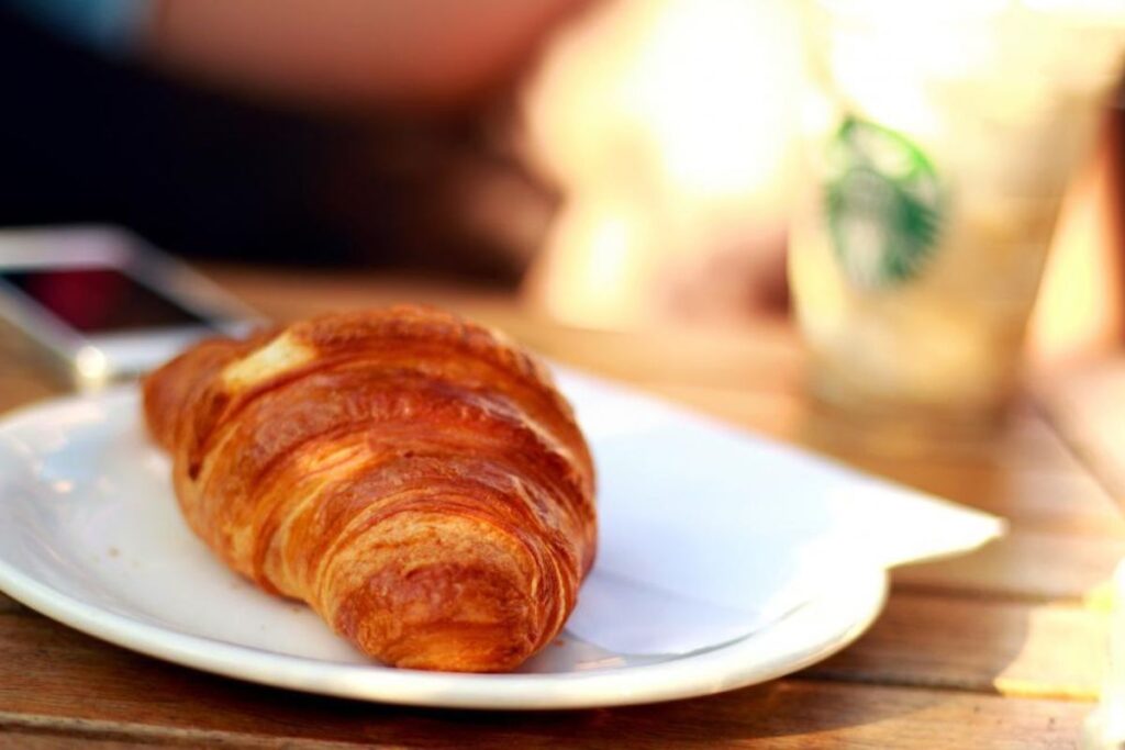 El cornetto es un pan dulce italiano que puede o no rellenarse.