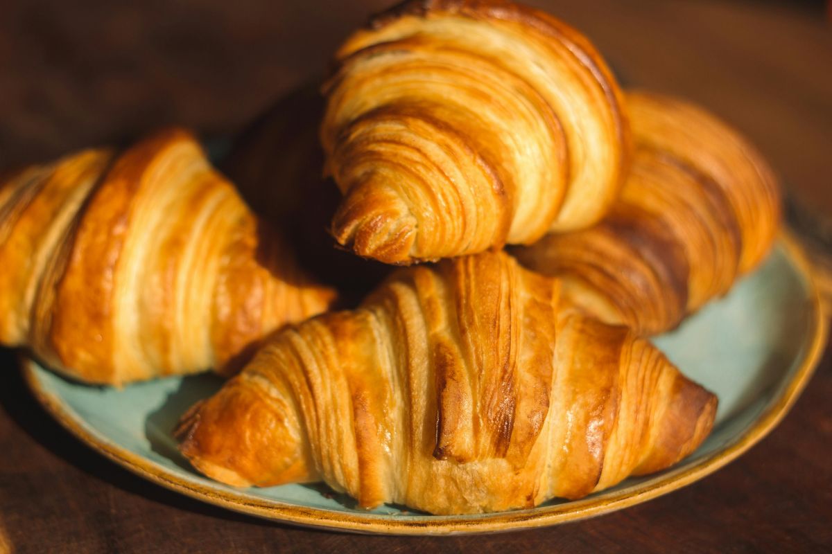 Cornetto recién horneado. Foto de Pexels.