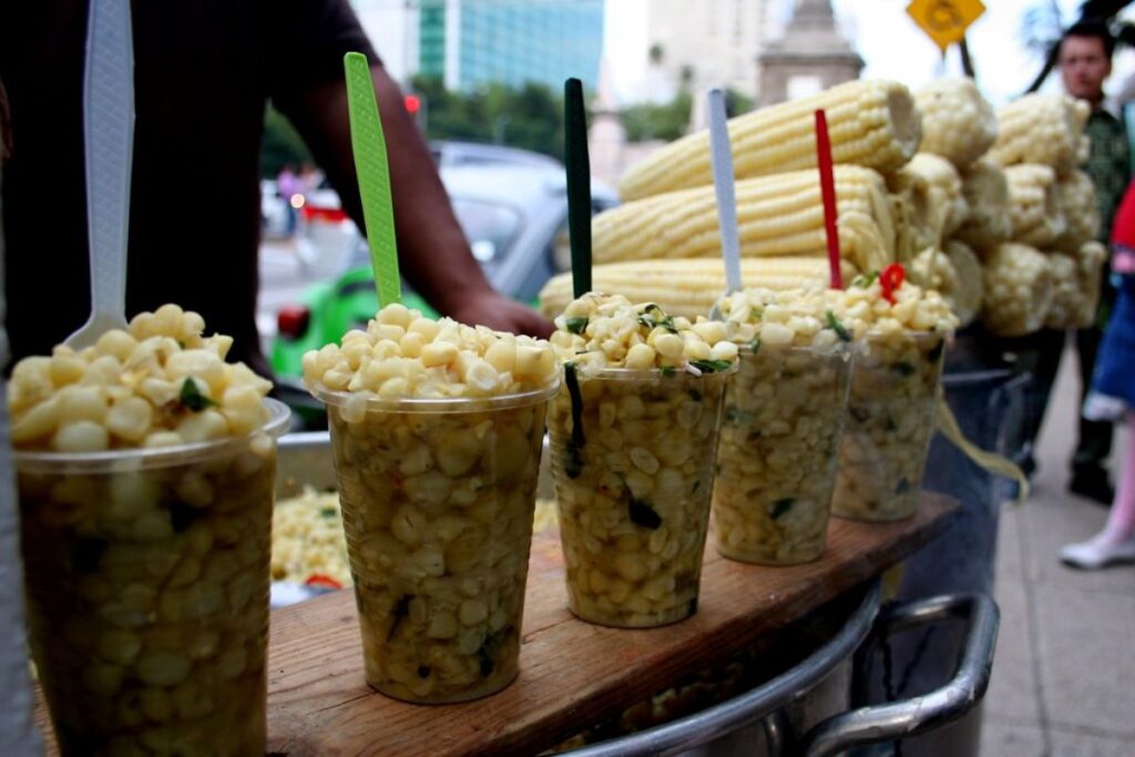 Los elotes y esquites son un antojito clásico en México.