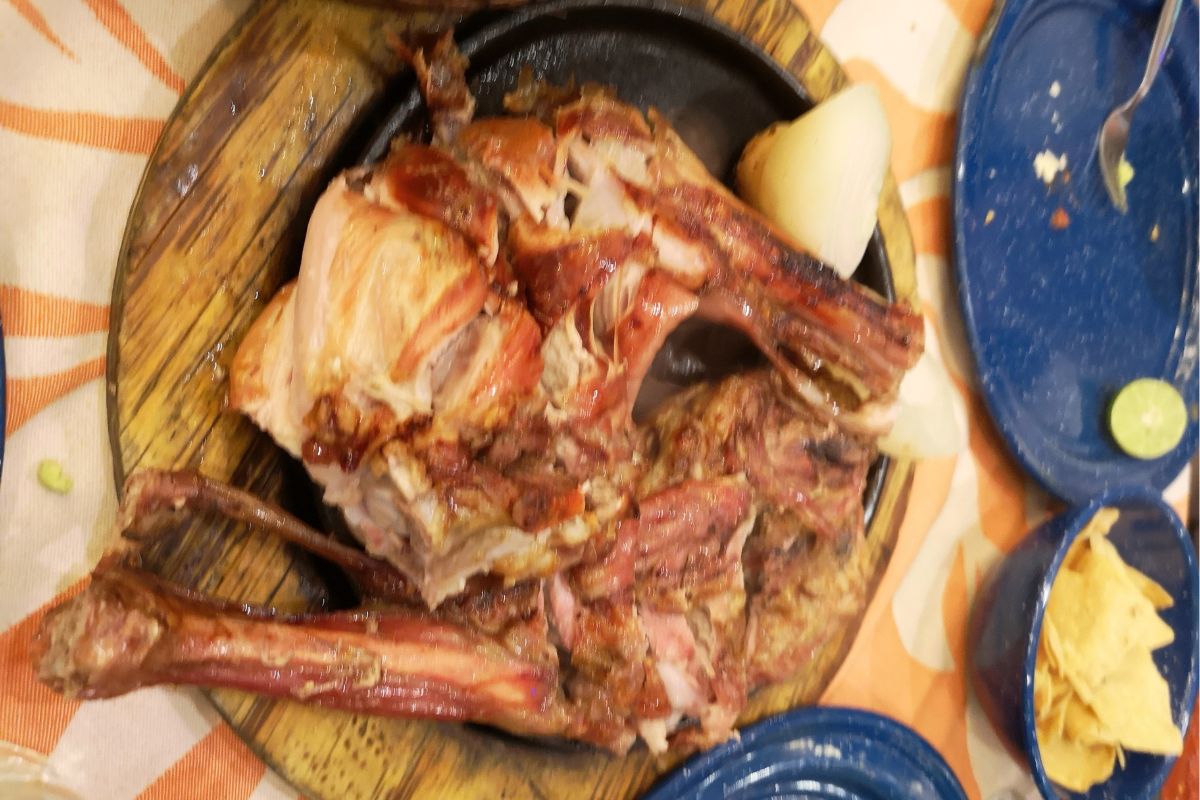 Cabrito asado. Foto de Flickr.