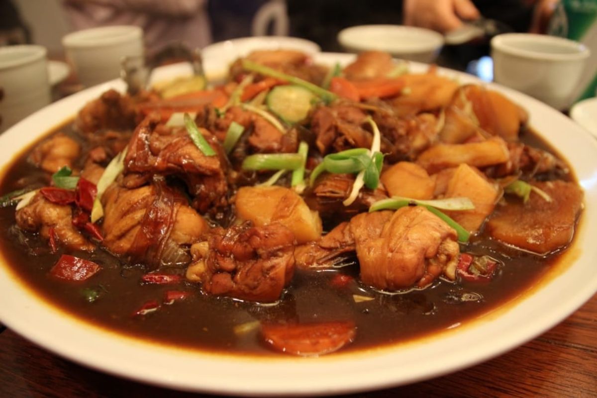 Guisado con carne roja y vegetales. Foto de Flickr.