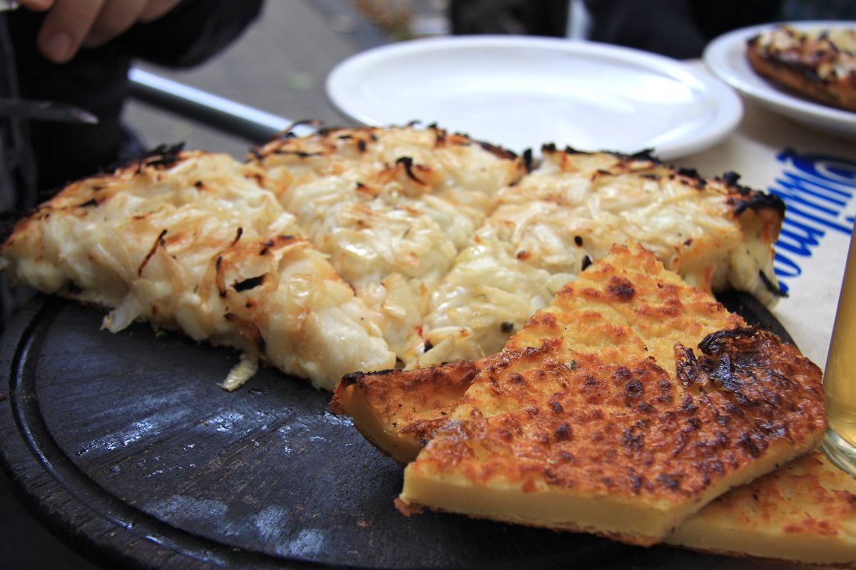 Pizza cocinada en horno de piedra. Foto de Flickr.