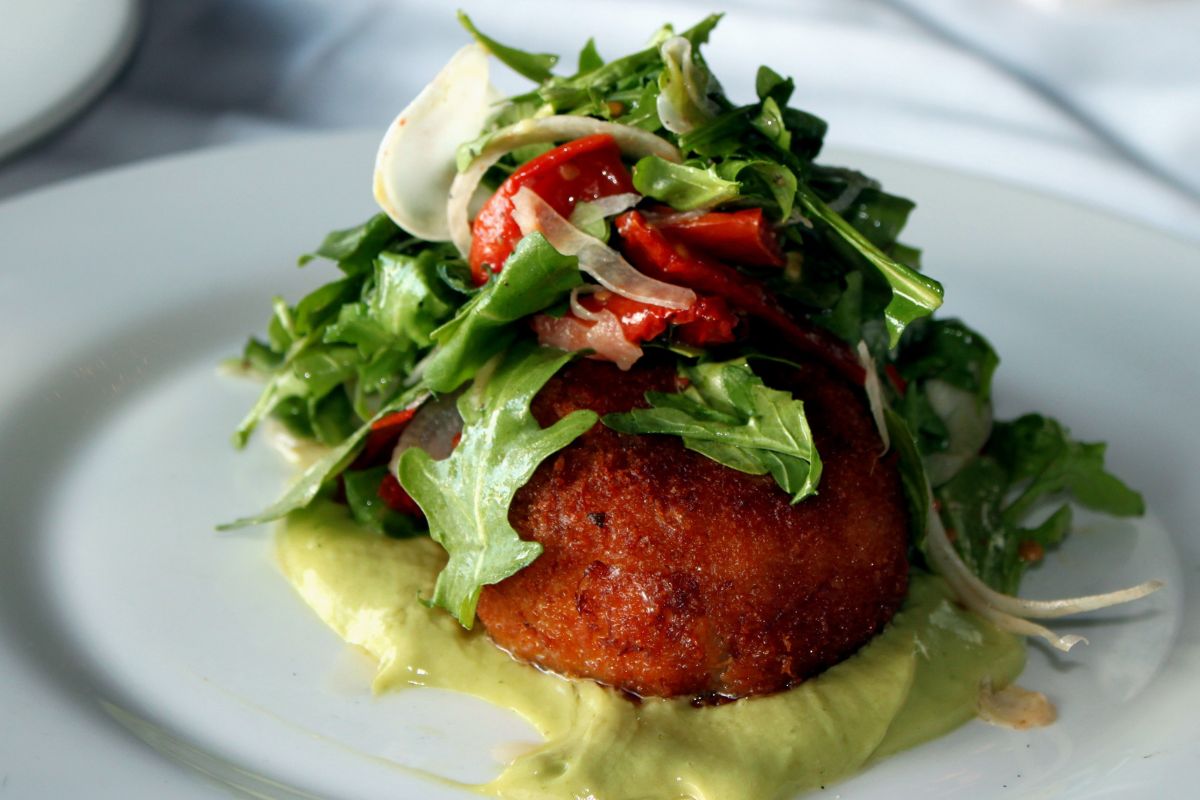 Croqueta frita de cangrejo. Foto de Flickr.