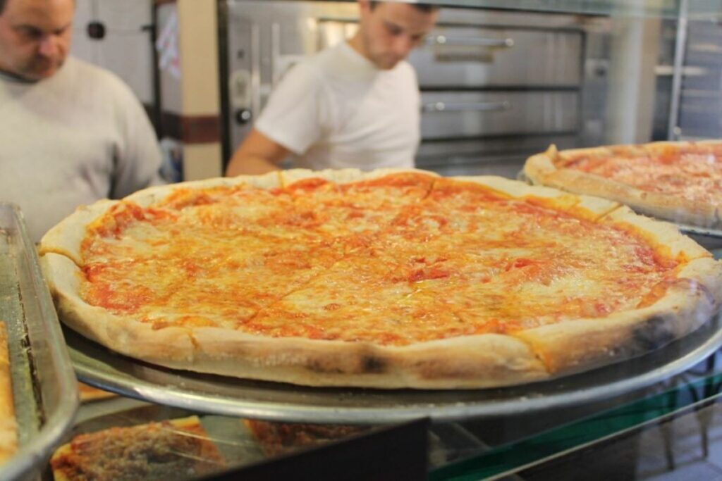 ¿Qué hace única a la pizza estilo New York? Así se reconoce una versión auténtica