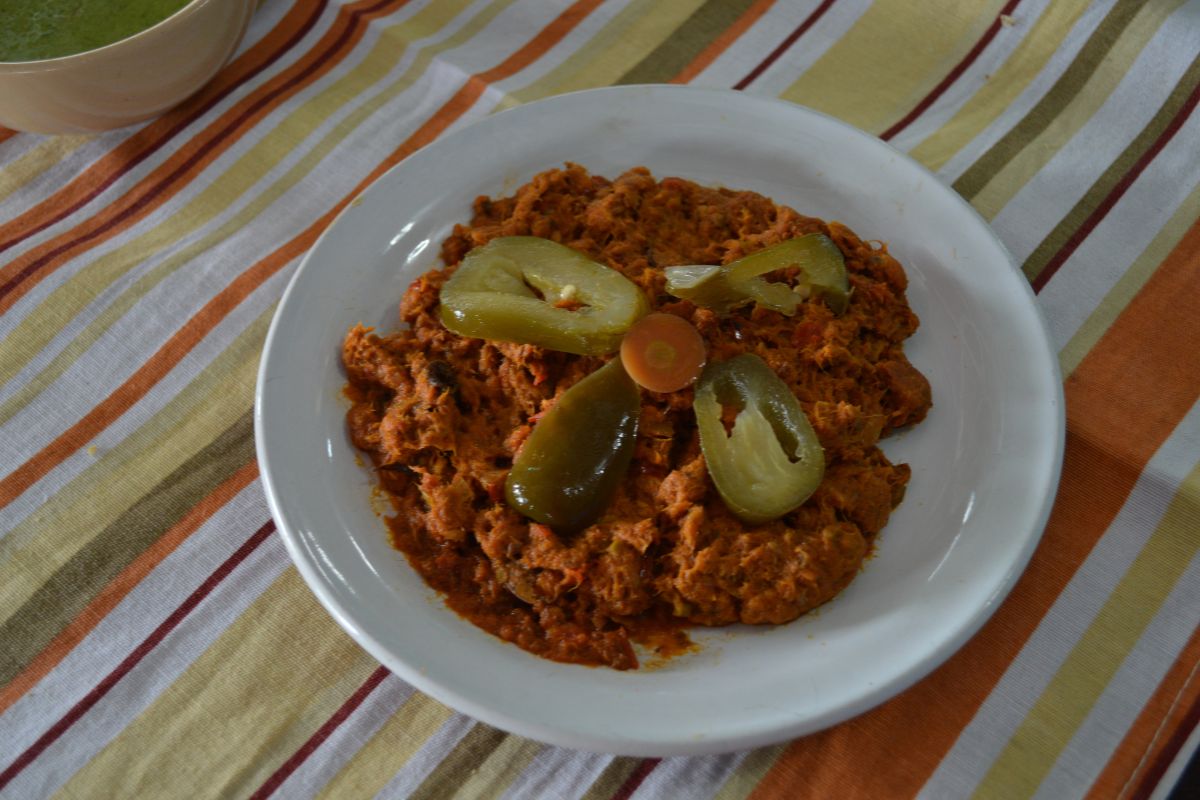 Botana de pescado con chiles en vinagre. Foto de Flickr.