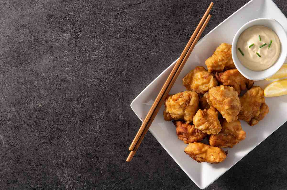 Cómo preparar pollo karaage frito al estilo japonés