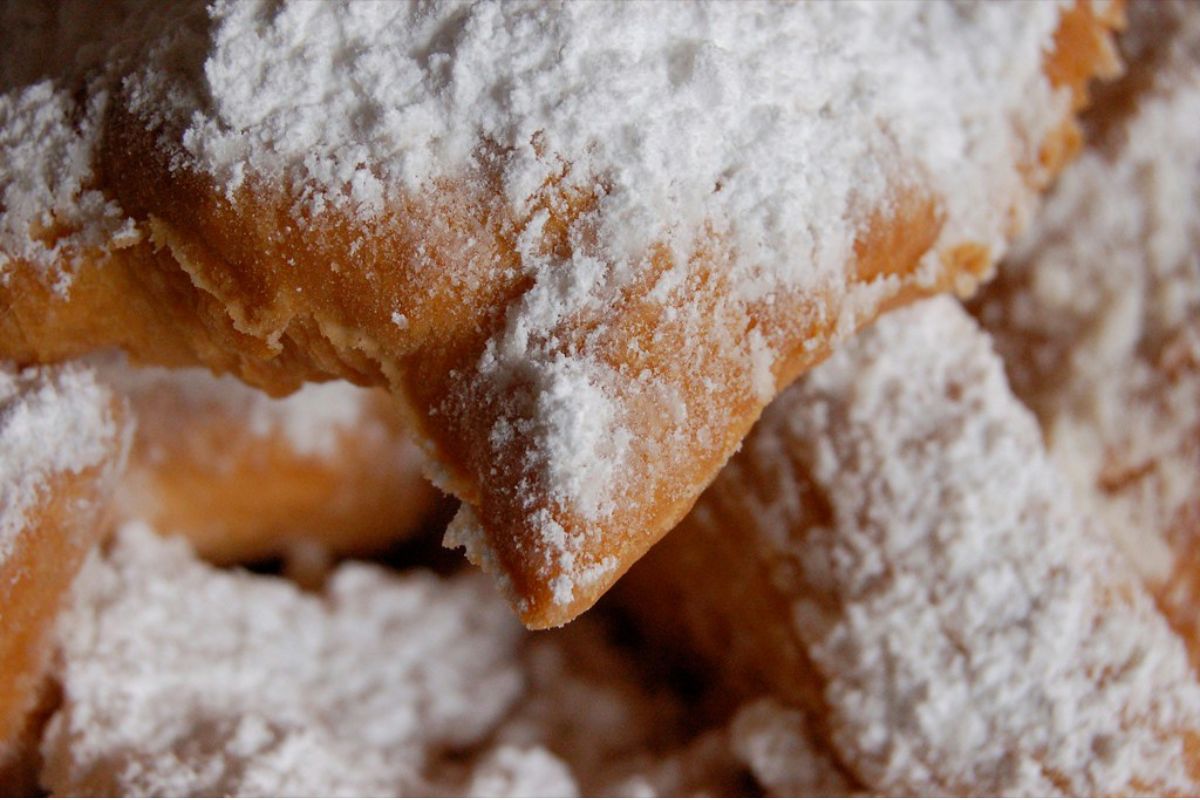 Beignets cubiertos con azúcar glass. Foto de Flickr.