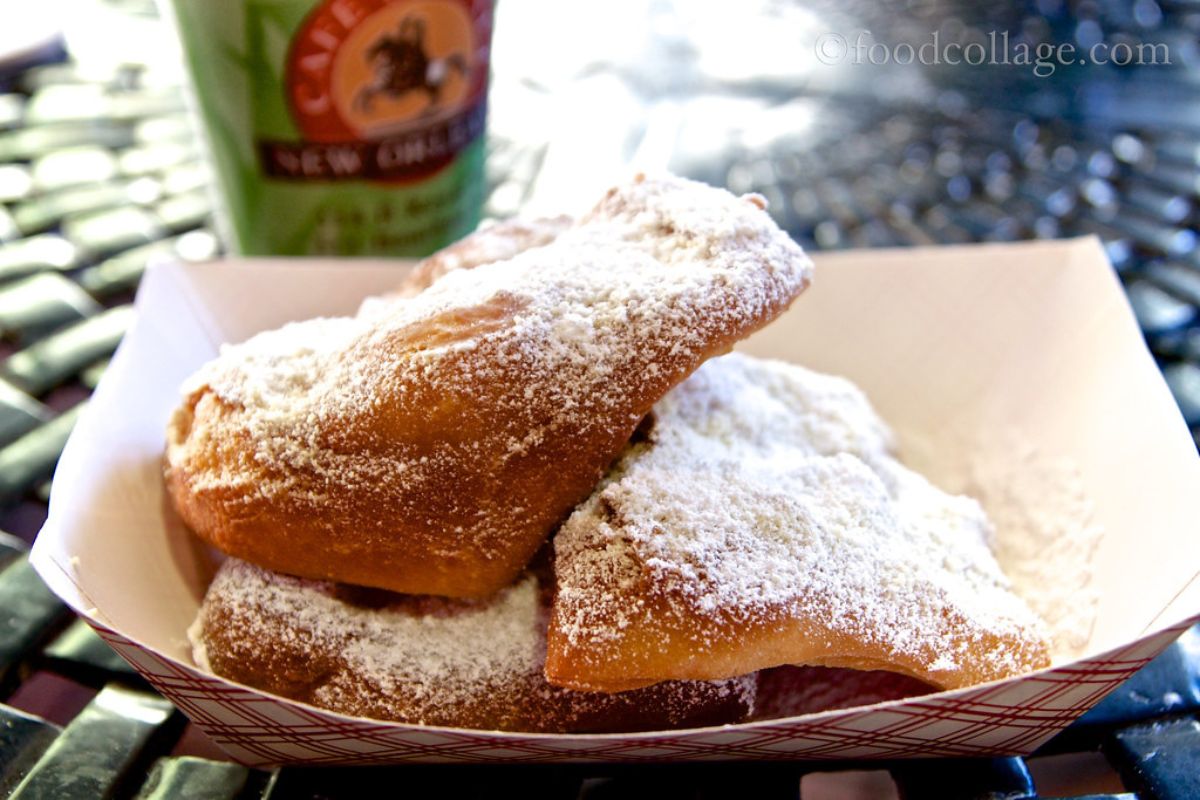 Beignets cubiertos con azúcar glass. Foto de Flickr.