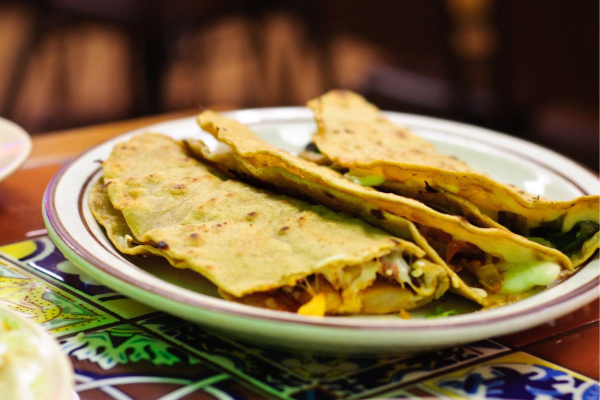 Quesadilla de flor de calabaza con quesillo. Foto de Flickr.