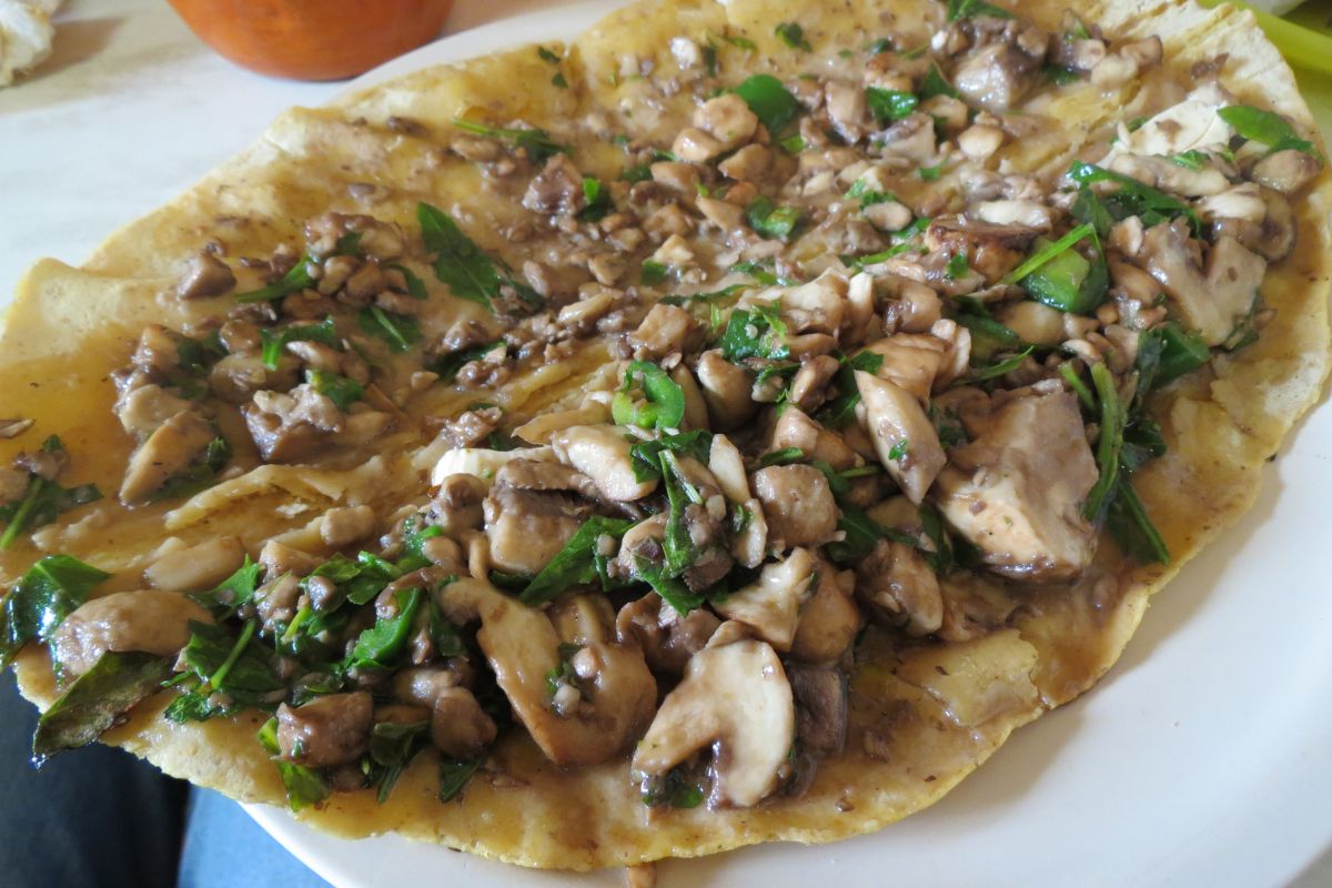 Quesadilla rellena de guisado de hongos. Foto de Flickr.