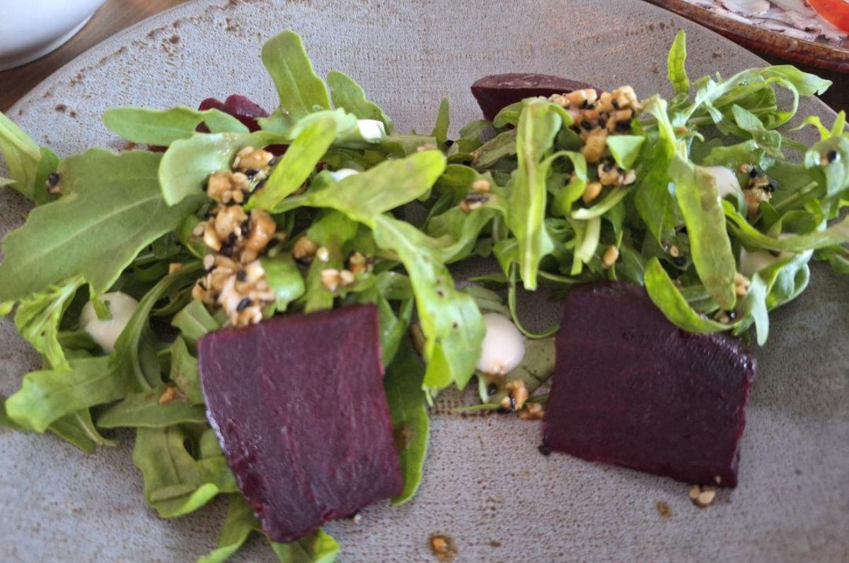 Ensalada de arúgula y betabel en Cachito, foto de Miriam Carmo