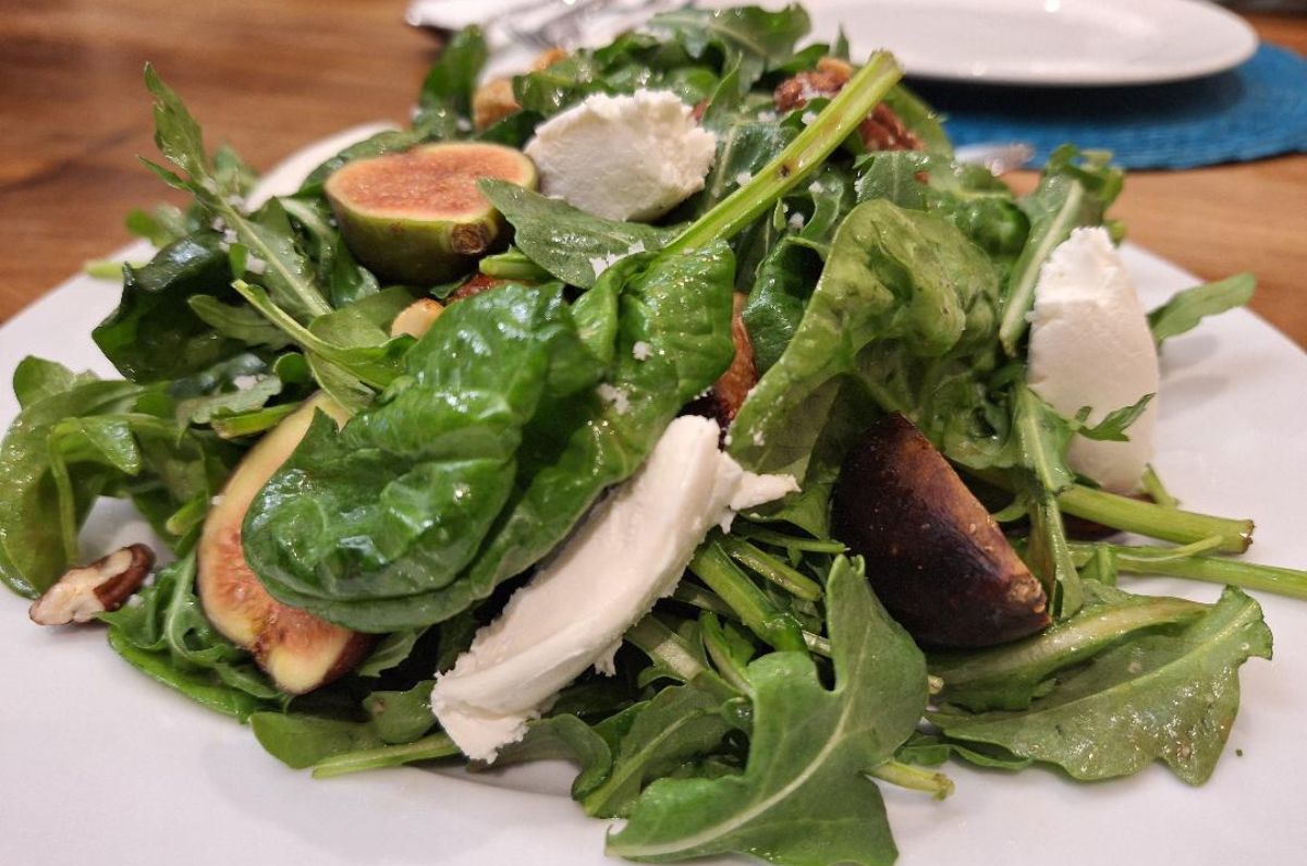 Ensalada de hojas verdes e higo, foto de Miriam Carmo